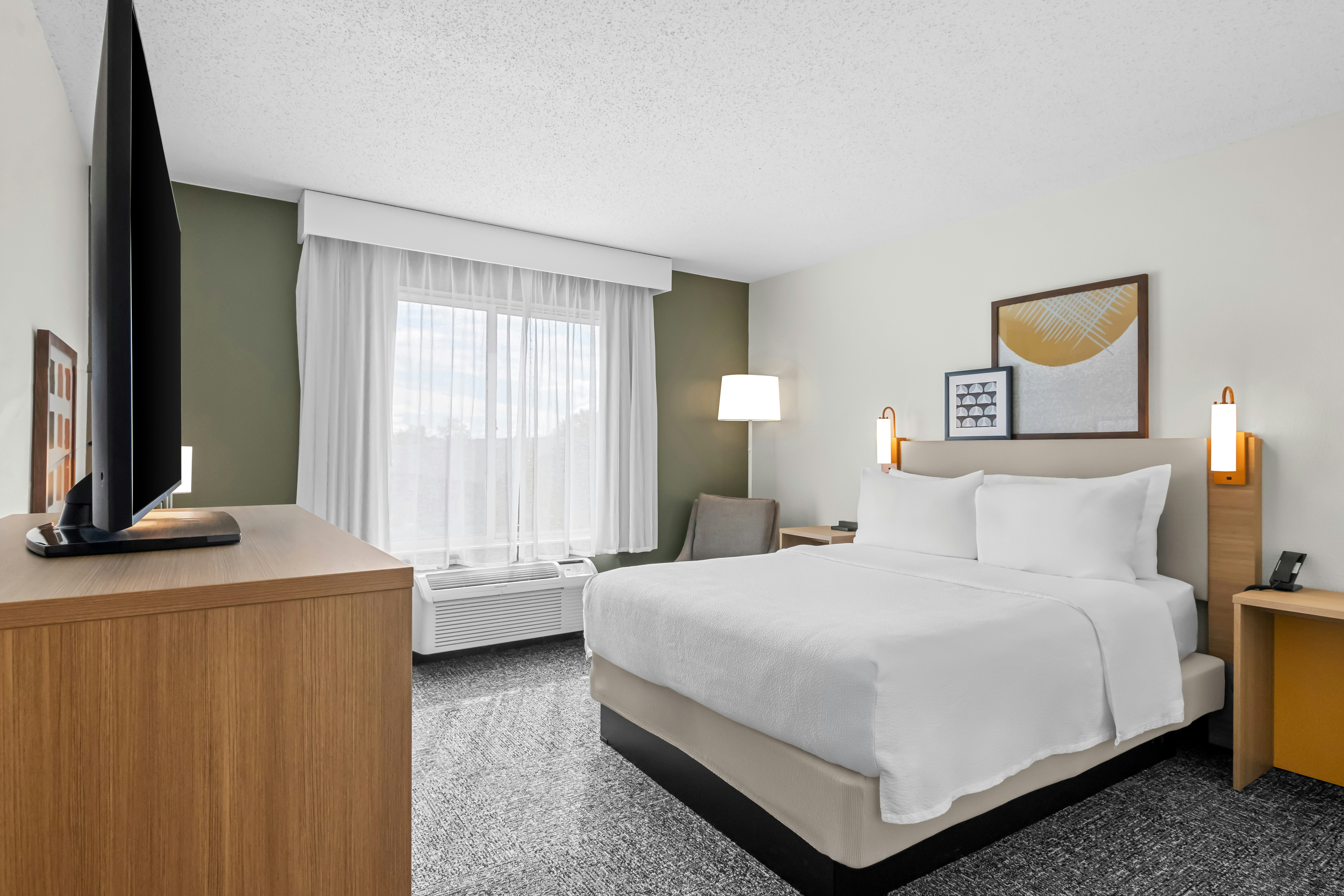 ROOM, QUEEN BED