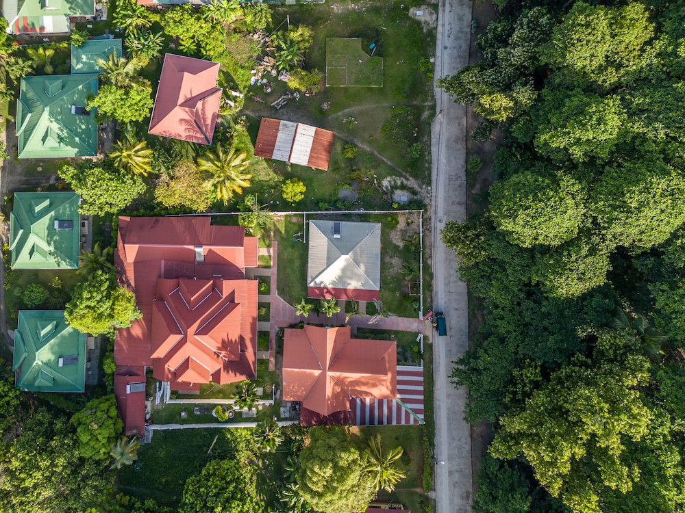 VILLA AUTHENTIQUE 39/50