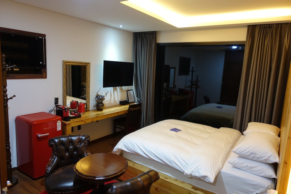 The Jun Pension Jeju 6/42