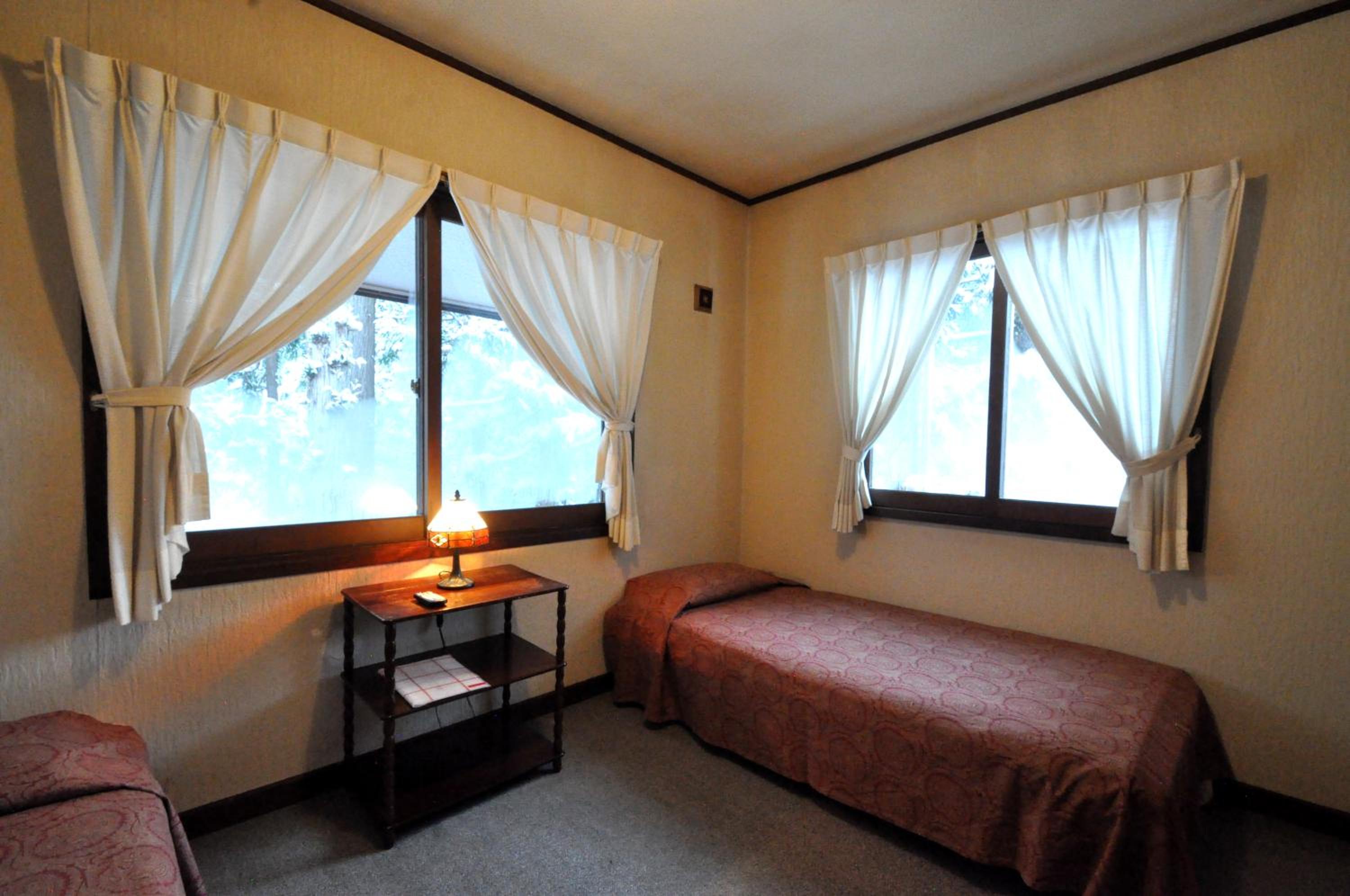 ROOM, TWIN BEDS, SHARED BATHROOM