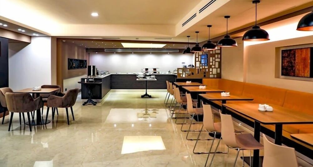 Aghababyan S Hotel 73/77