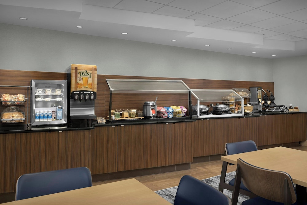 Fairfield Inn And Suites Winston Salem Hanes Mall 48/71