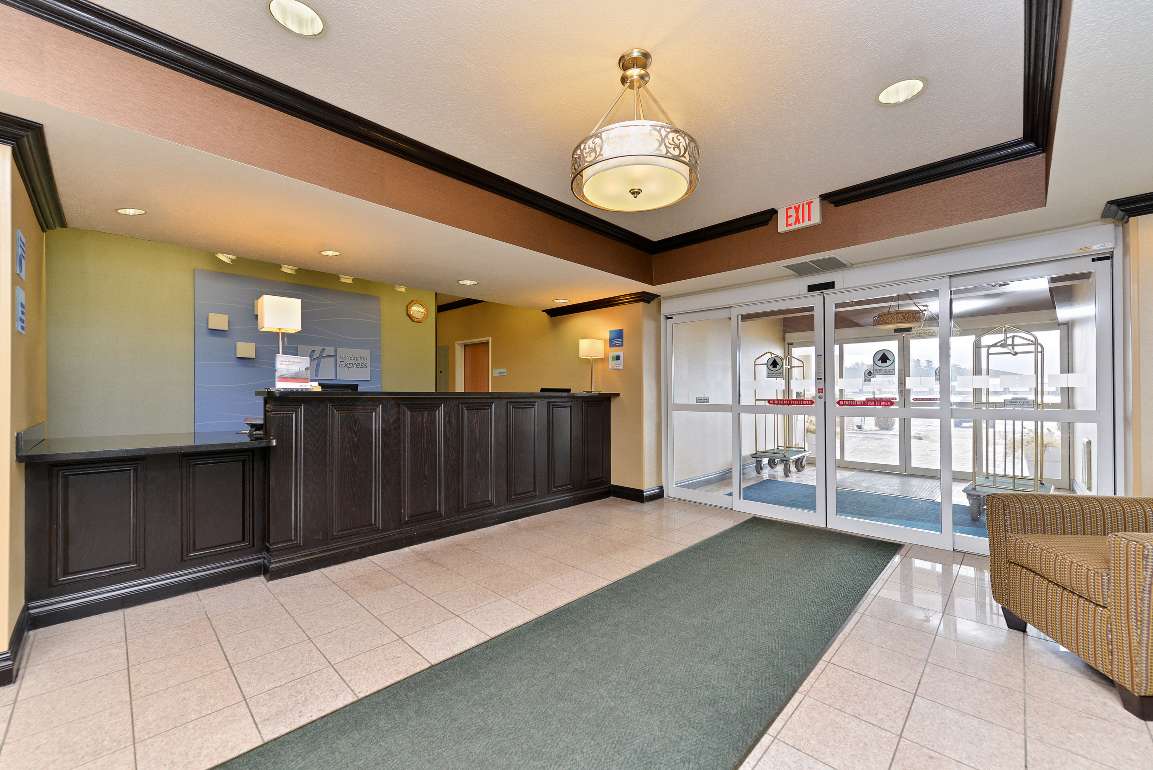 Holiday Inn Express Hotel Suites Charlotte 7/44