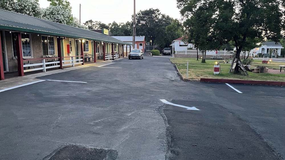 Jumping Frog Motel 56/67