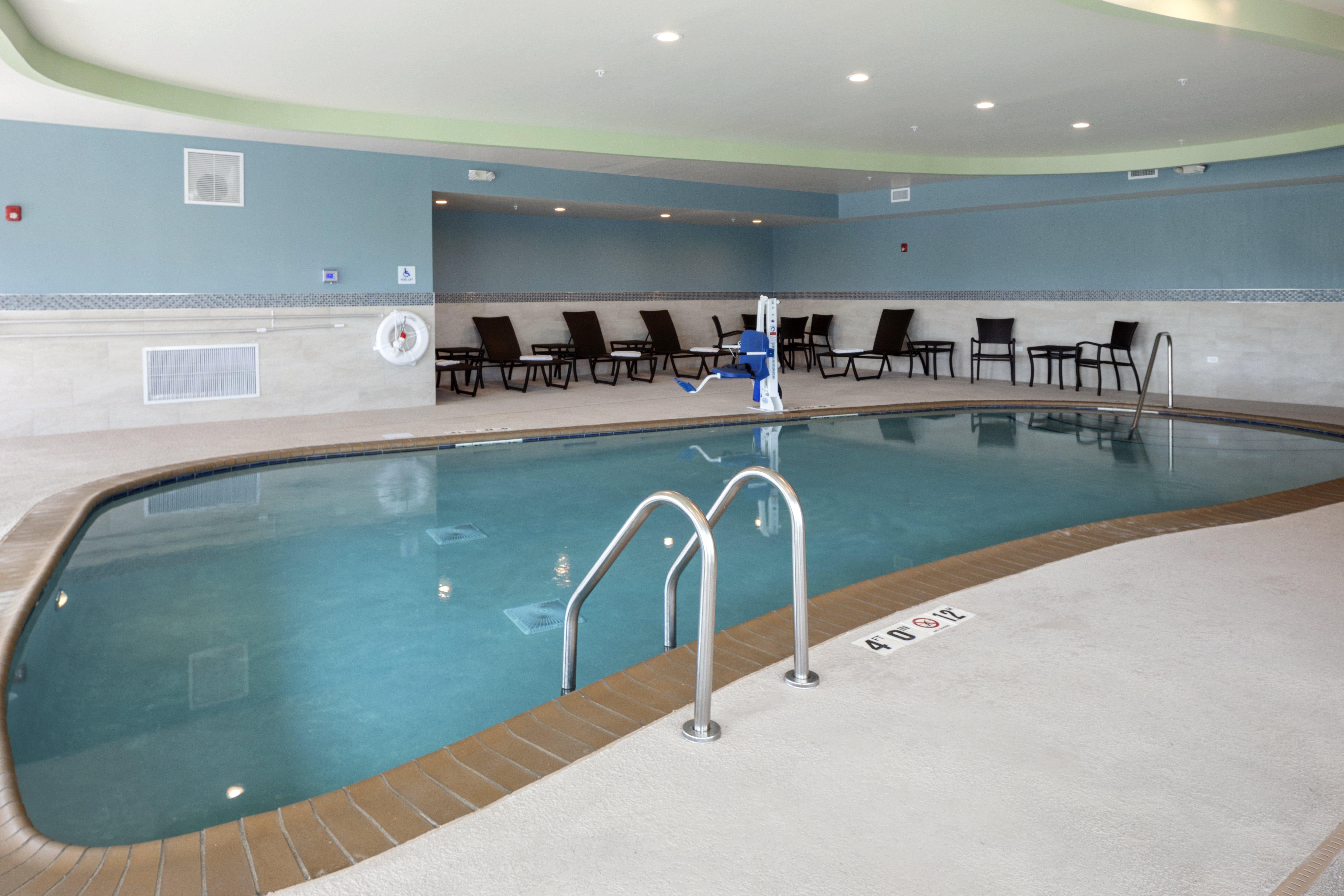 Holiday Inn Express Suites Bourbonnais East Bradley 37/67