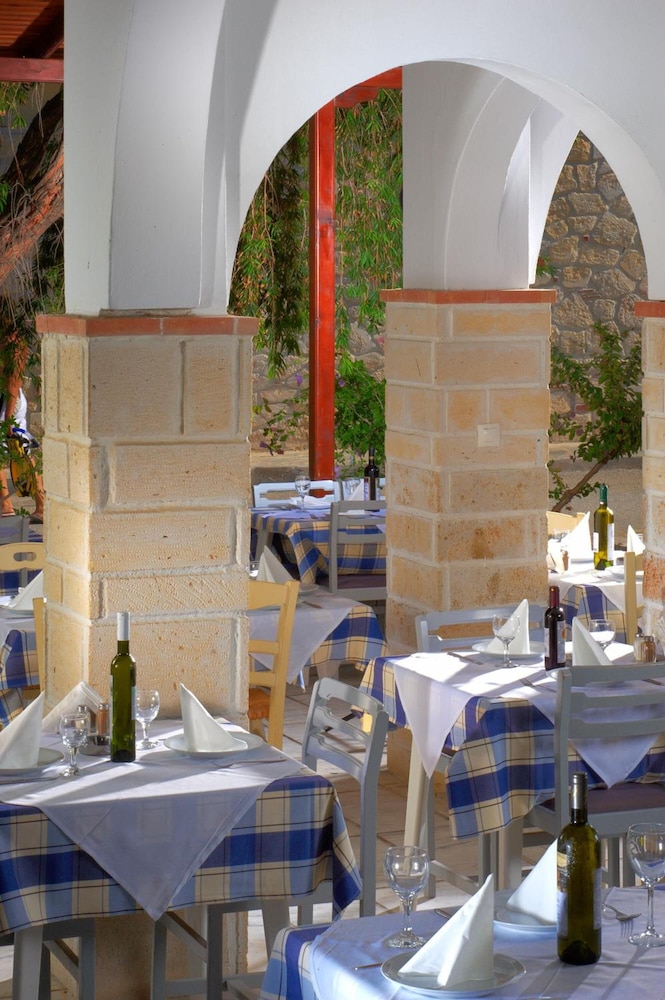 Portes Beach Hotel 32/64