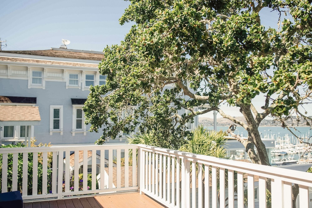 Casa Madrona Hotel and Spa 55/61