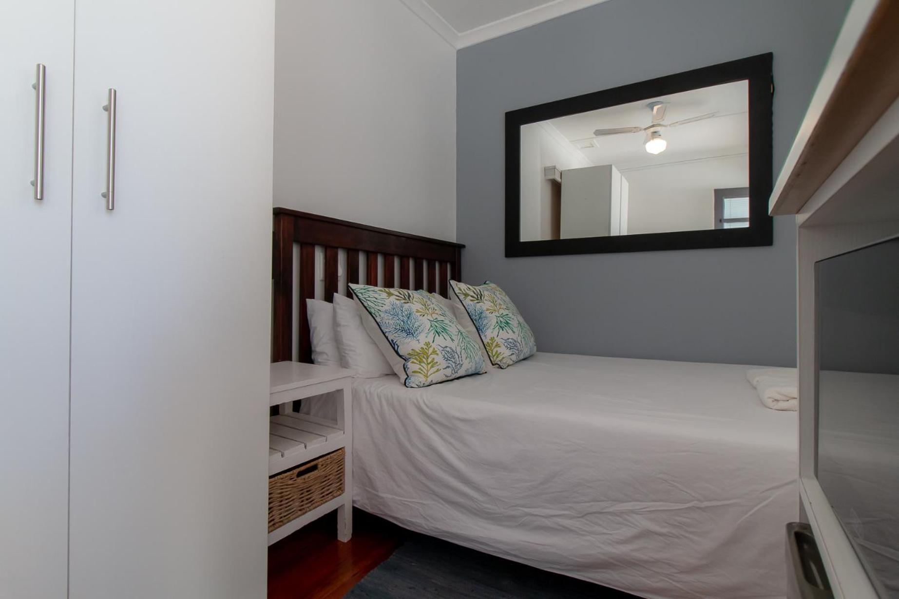 Twenty Four 17 Inn Hotel 17/42