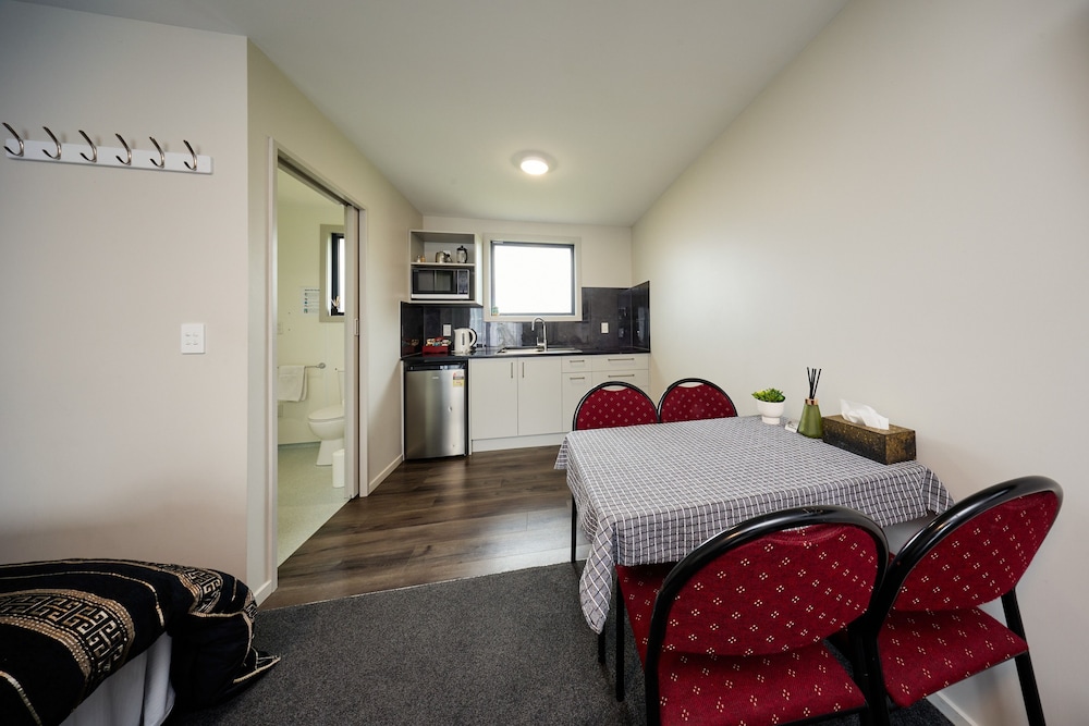 Willowbank Motel 12/51