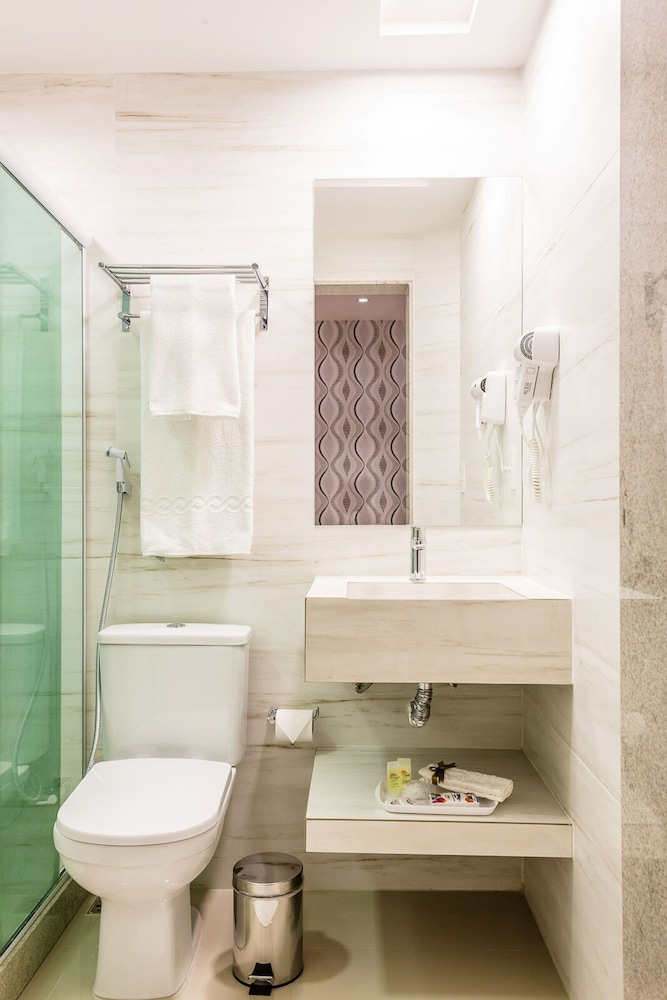 Vogue Hotel 12/60