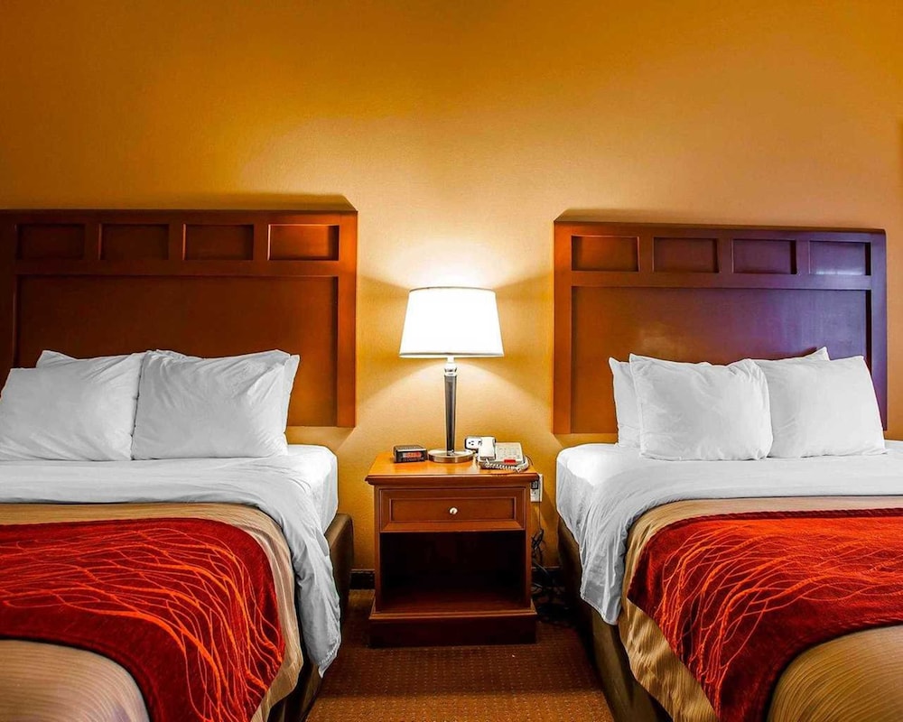 Comfort Inn & Suites Grinnell near I-80 13/32