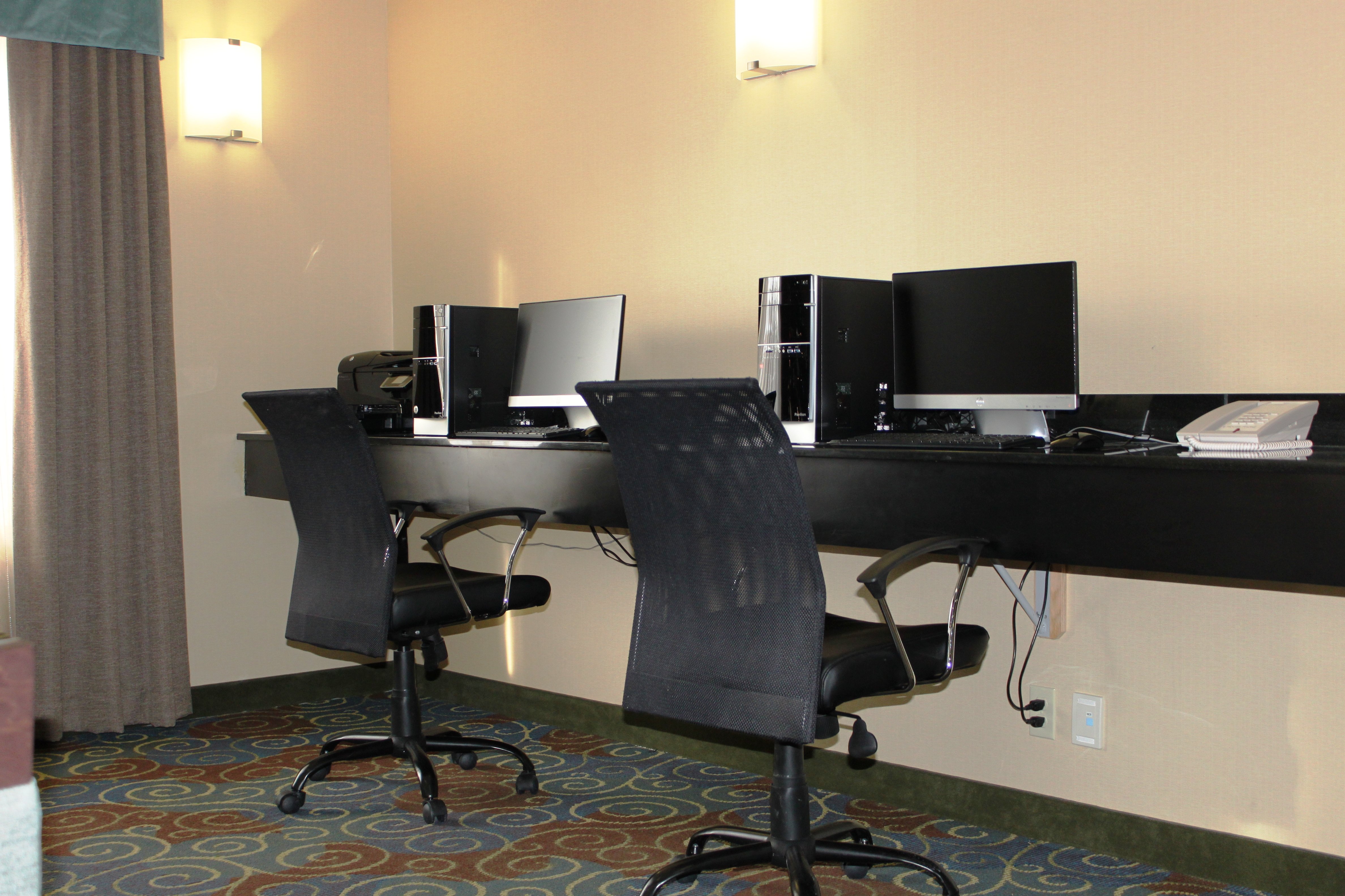 HOLIDAY INN EXPRESS YORKTON EAST 32/39