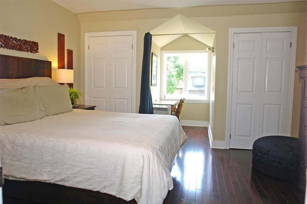 Retreat, Basement, Queen Bed