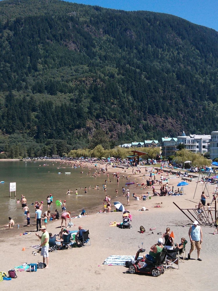 Harrison Lake Hotel 45/50