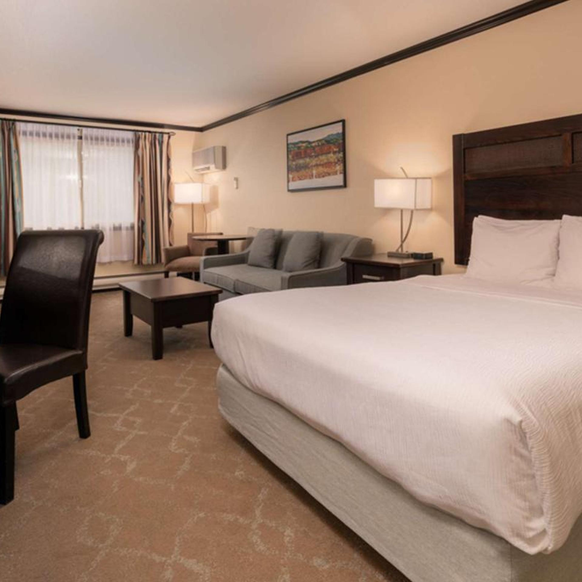 Room, Queen Bed, Bathtub, Accessible