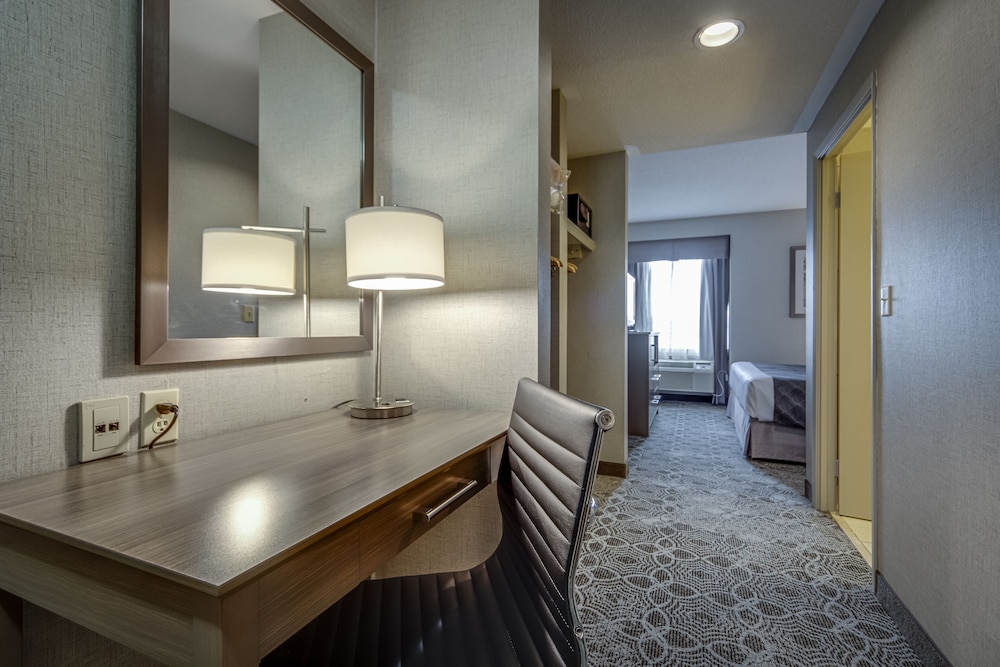 Monte Carlo Inn Markham 24/68