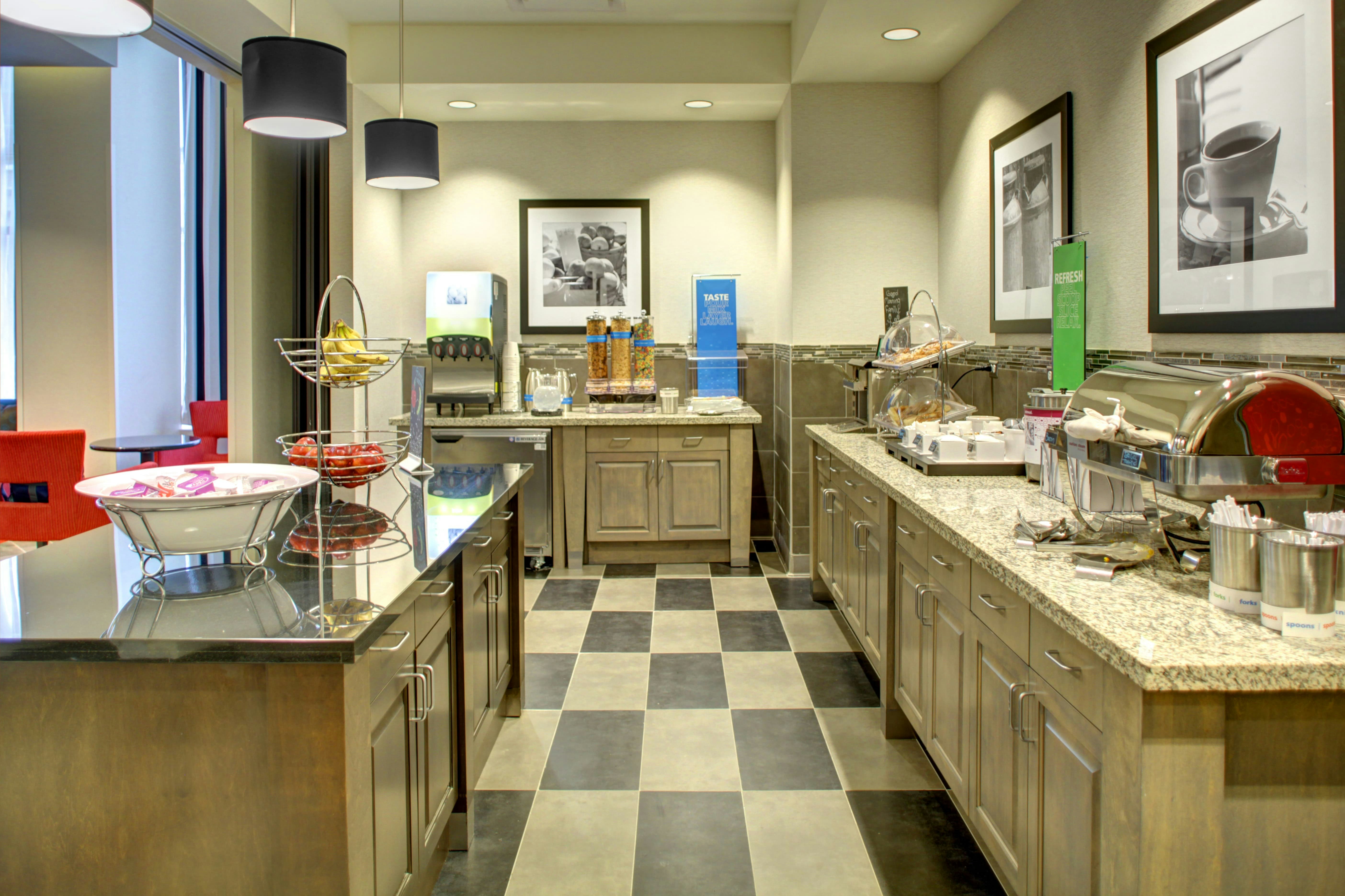 Hampton Inn And Suites Roanoke-Downtown 53/75
