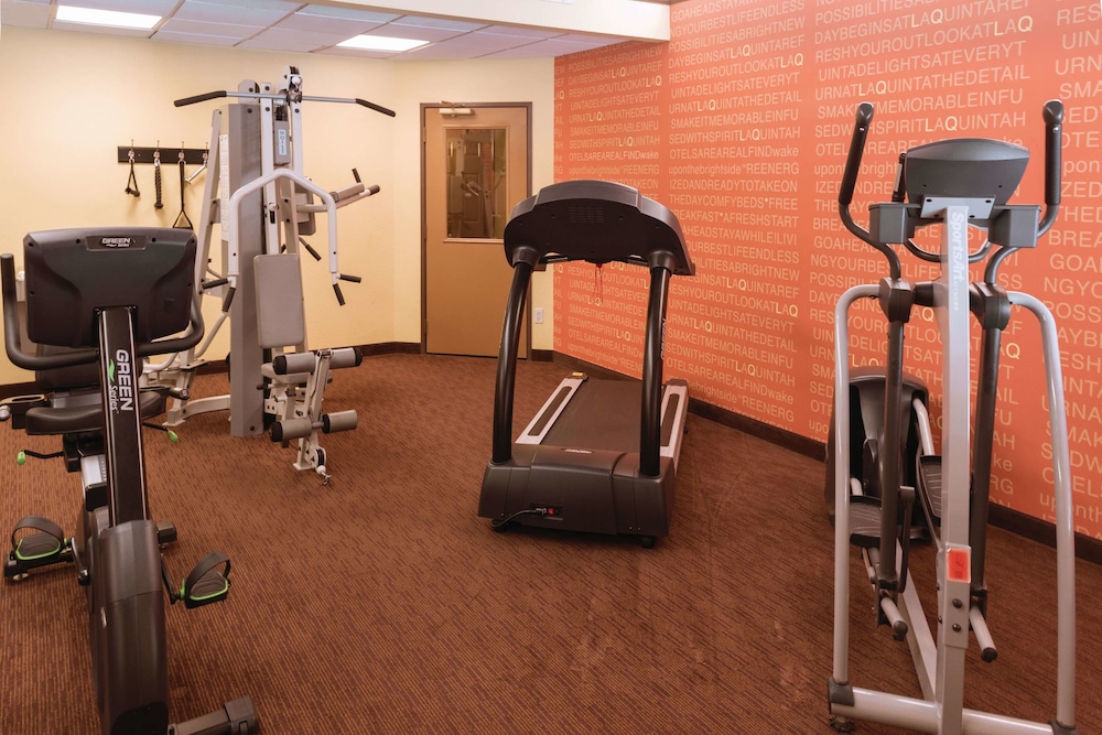 La Quinta Inn & Suites by Wyndham Atlanta Ballpark/Galleria 35/64