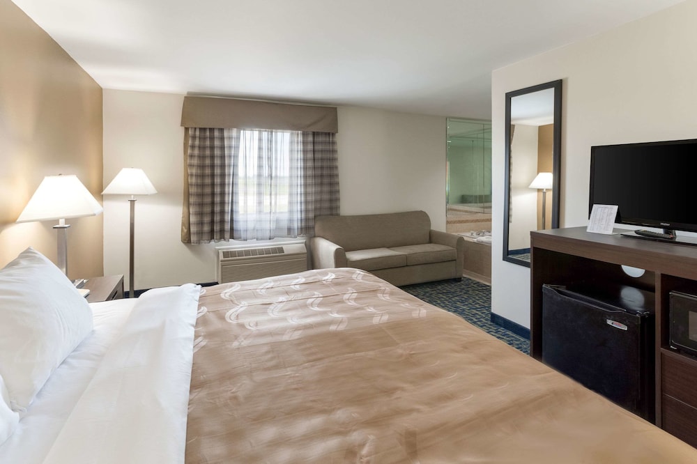 Quality Inn Rochelle IL 18/43