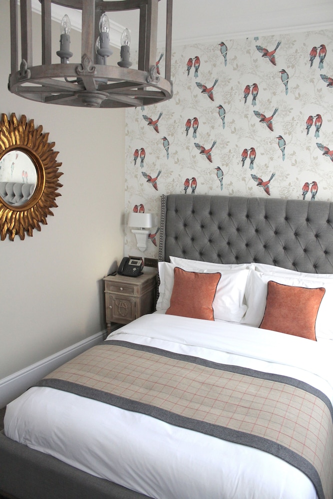 ROOM, DOUBLE BED