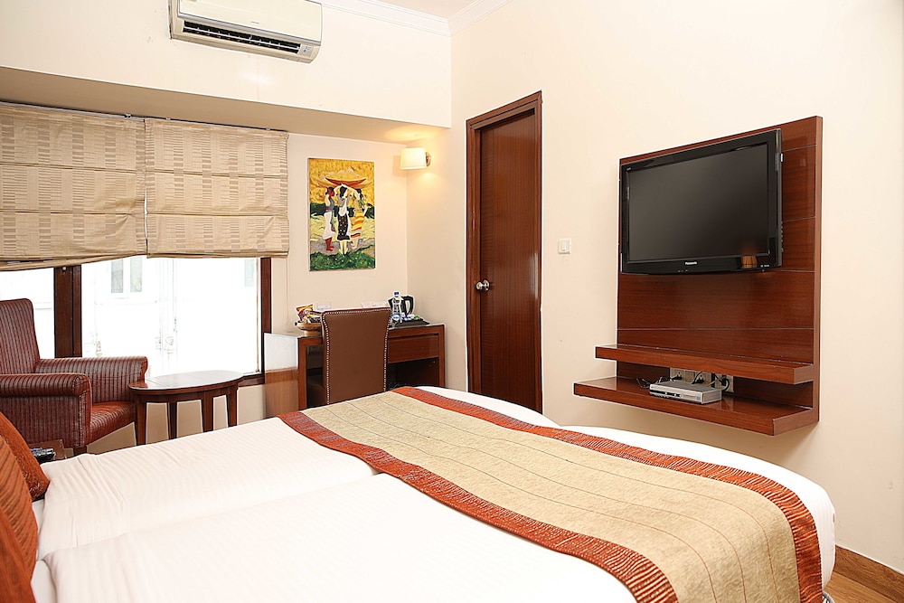 Ahuja Residency Sunder Nagar 21/50