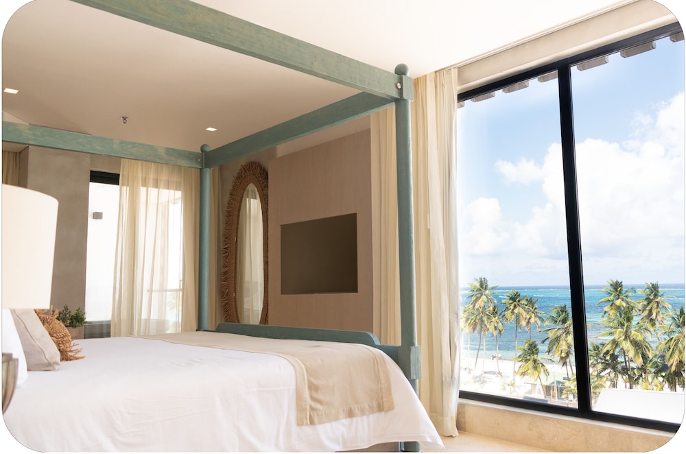 MASTER, SUITE, KING BED