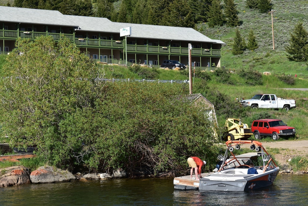 Lake View Suites Yellowstone 33/39