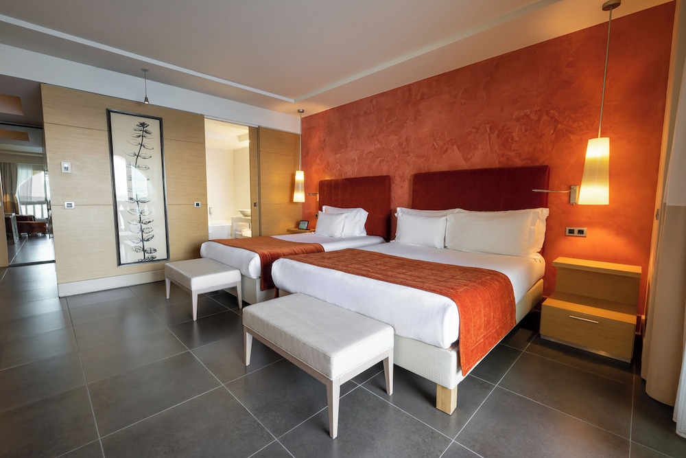 Exclusive, 2 Double and Twin Beds, Sea View