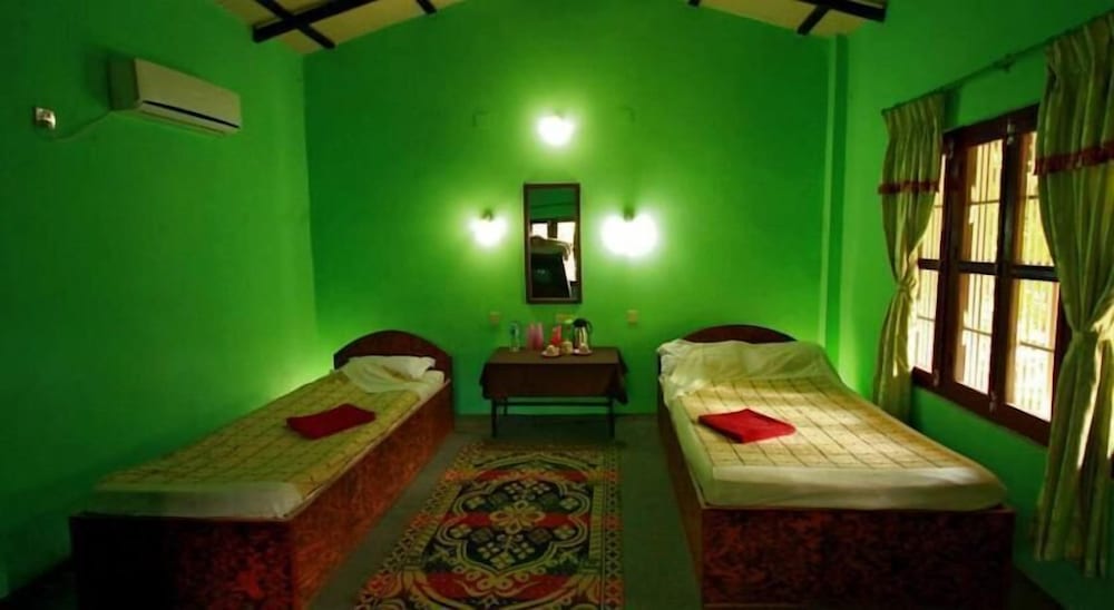 Chitwan Gaida Lodge 6/18