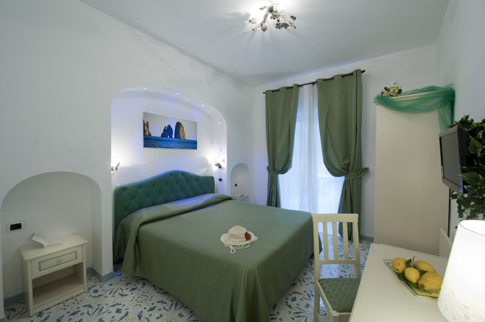 ROOM, DOUBLE BED, NO BALCONY, TERRACE