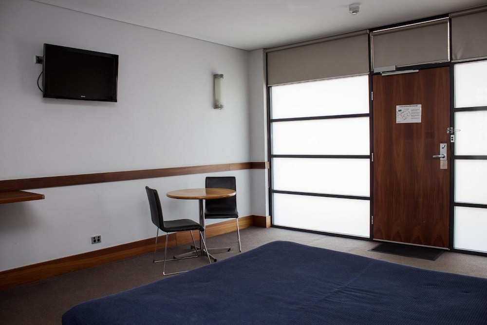 HIGHLANDER HOTEL 46/51