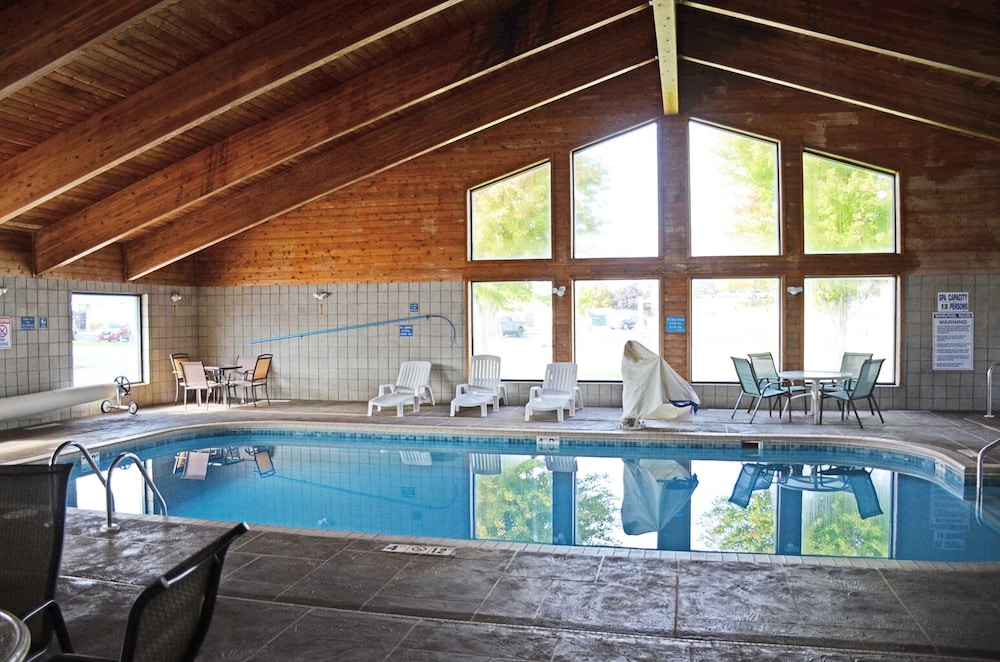 Baymont by Wyndham Waupun 13/31