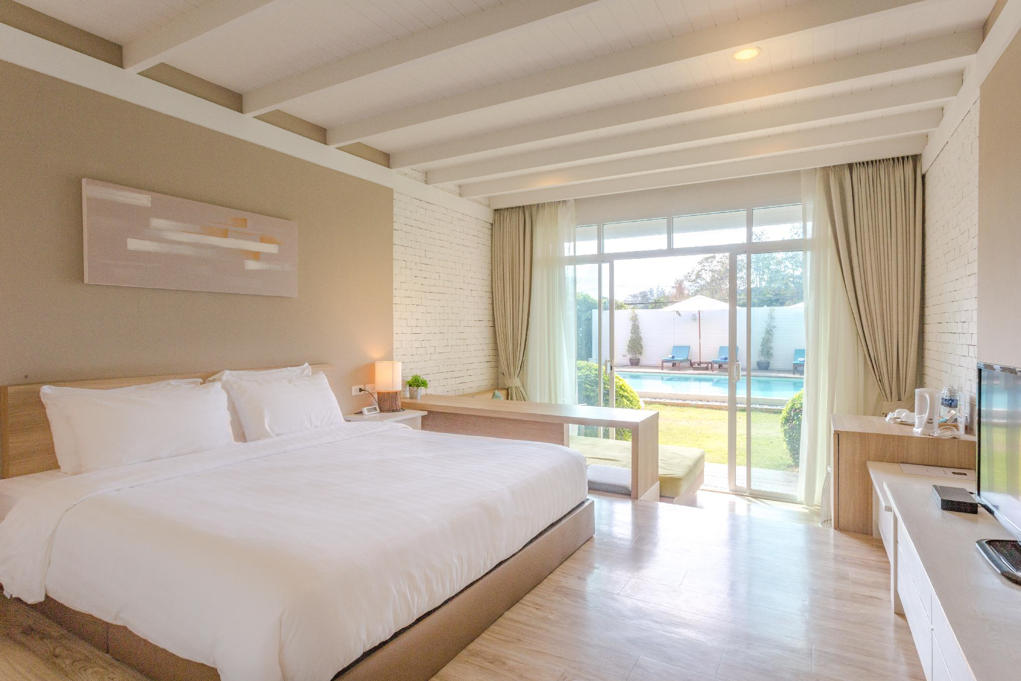 Deluxe, Double Bed, Pool Side