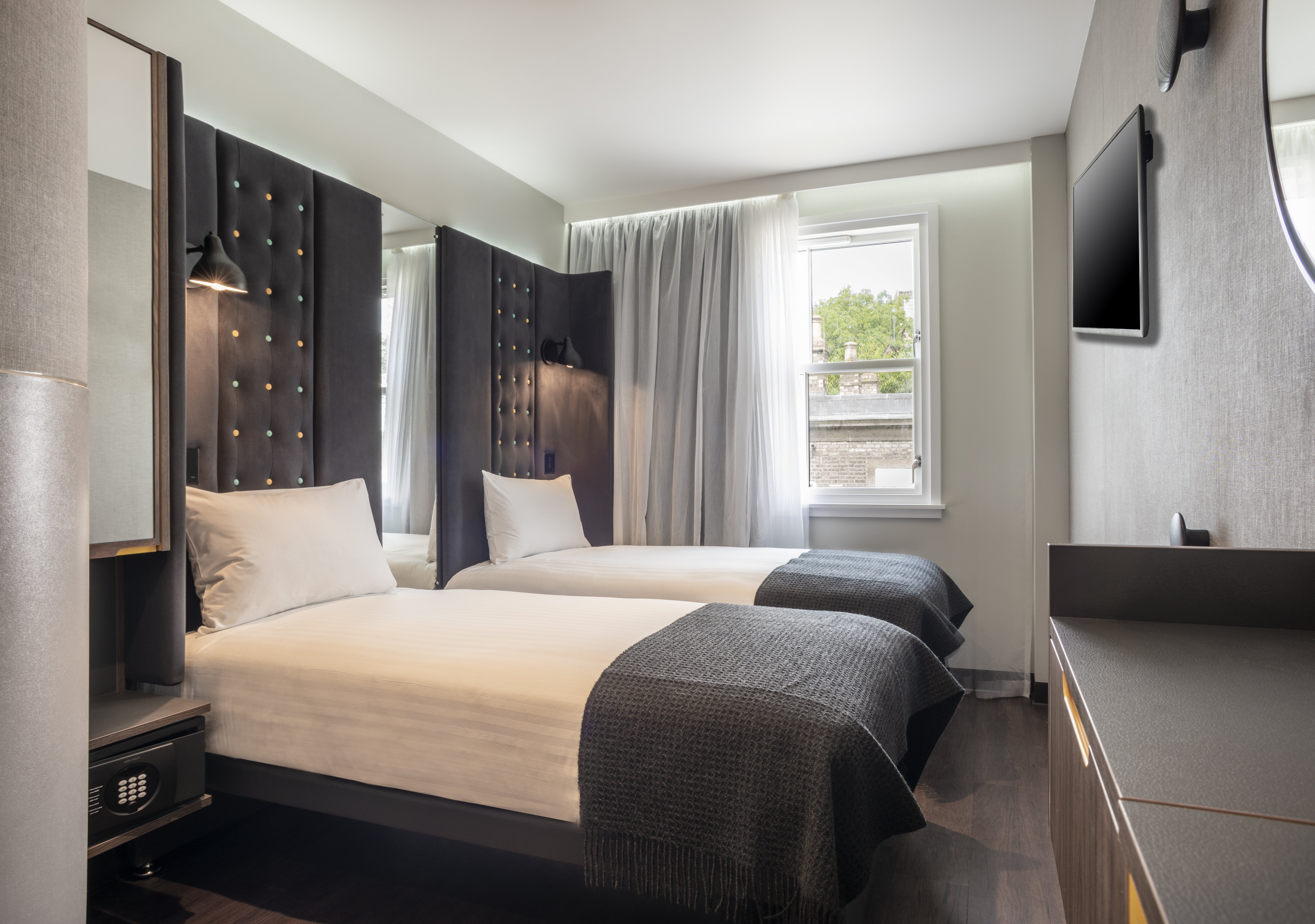 COZY, TWIN BEDS