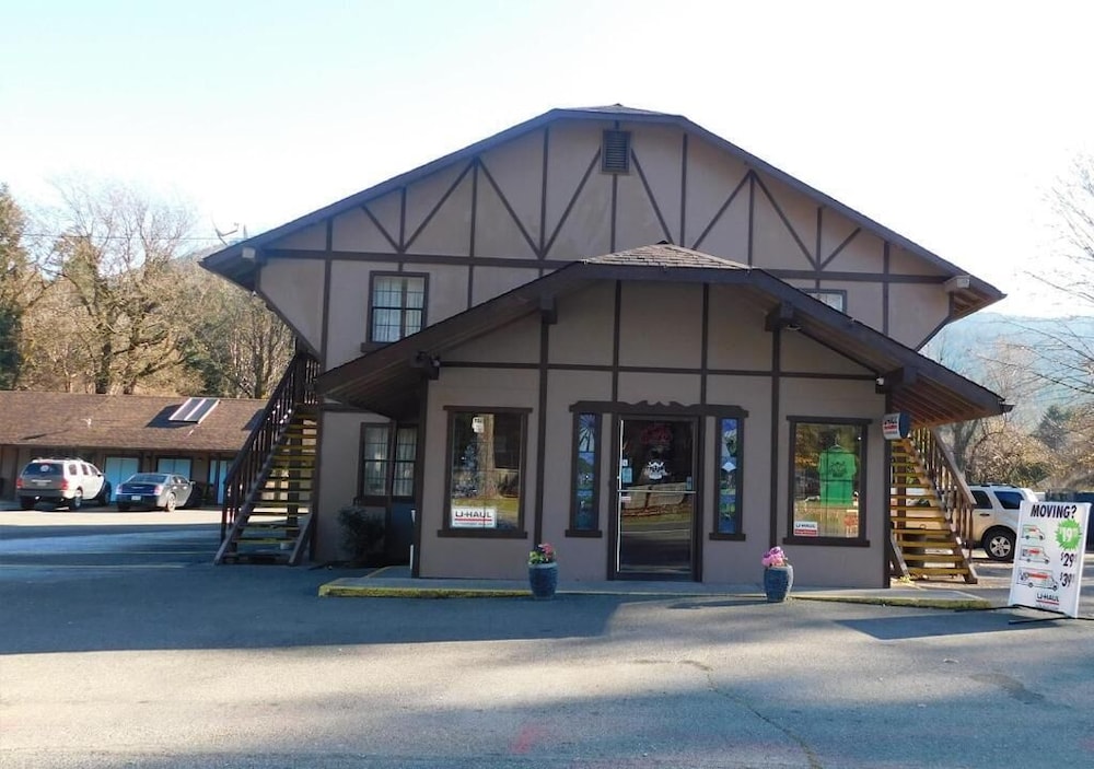 Packwood Inn 4/56