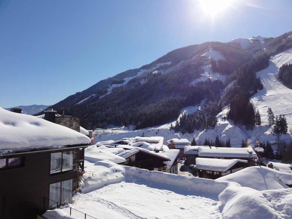 HOTEL SAALBACHER HOF 68/73