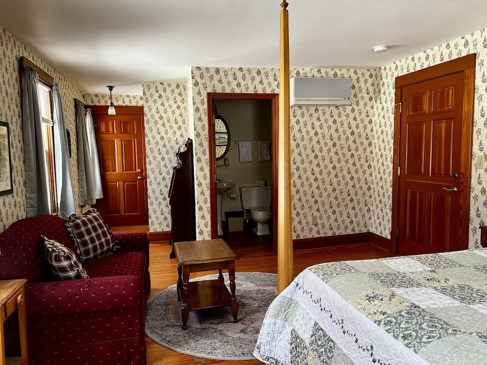 The Wayside Inn Betlehem 20/50