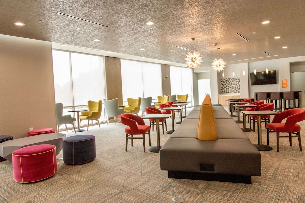 La Quinta Inn & Suite by Wyndham Lake City 28/29