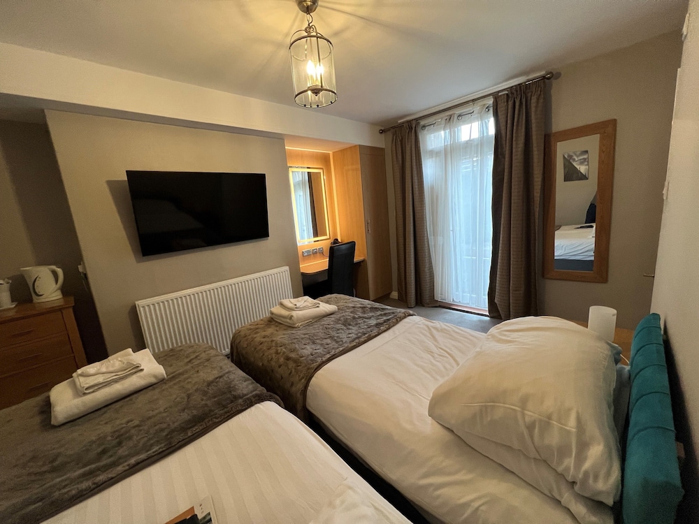 ECONOMY, DOUBLE OR TWIN BED