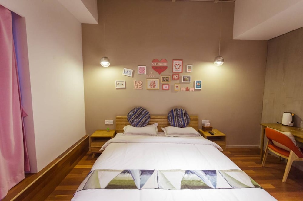 J Trip Youth Hostel 8/37