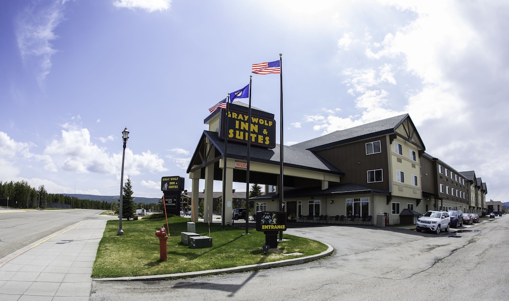 Gray Wolf Inn And Suites 61/67
