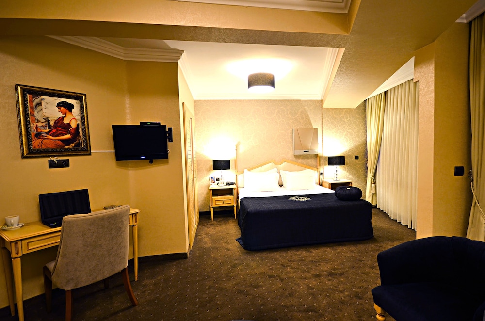 Ada Life Hotel 49/56