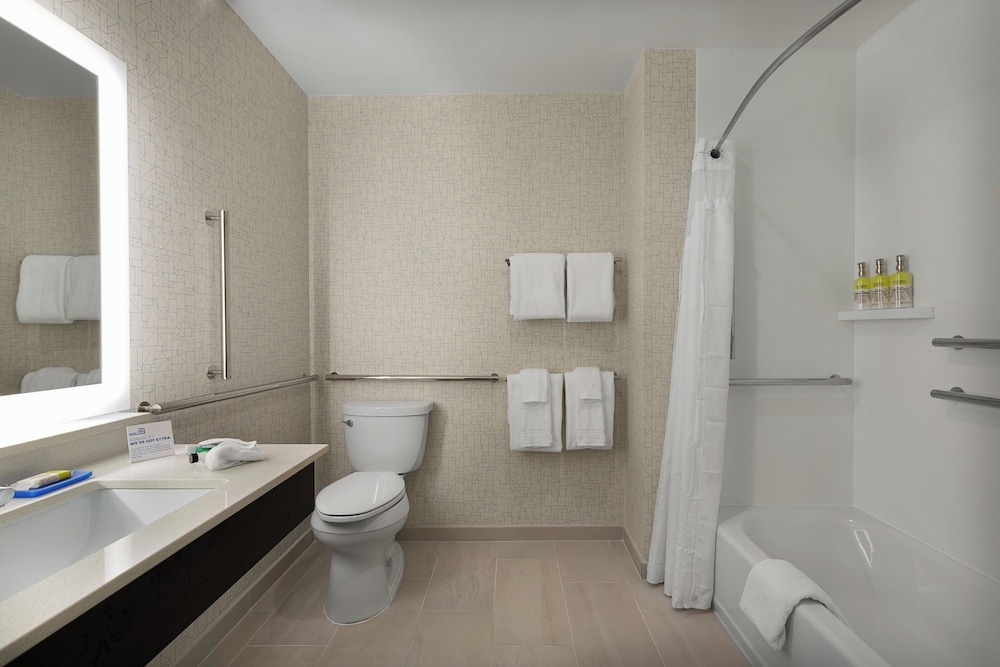 غرفة قياسية بسرير كينج لذوي الإعاقة، Holiday Inn Express Suites Fayetteville South 2/2