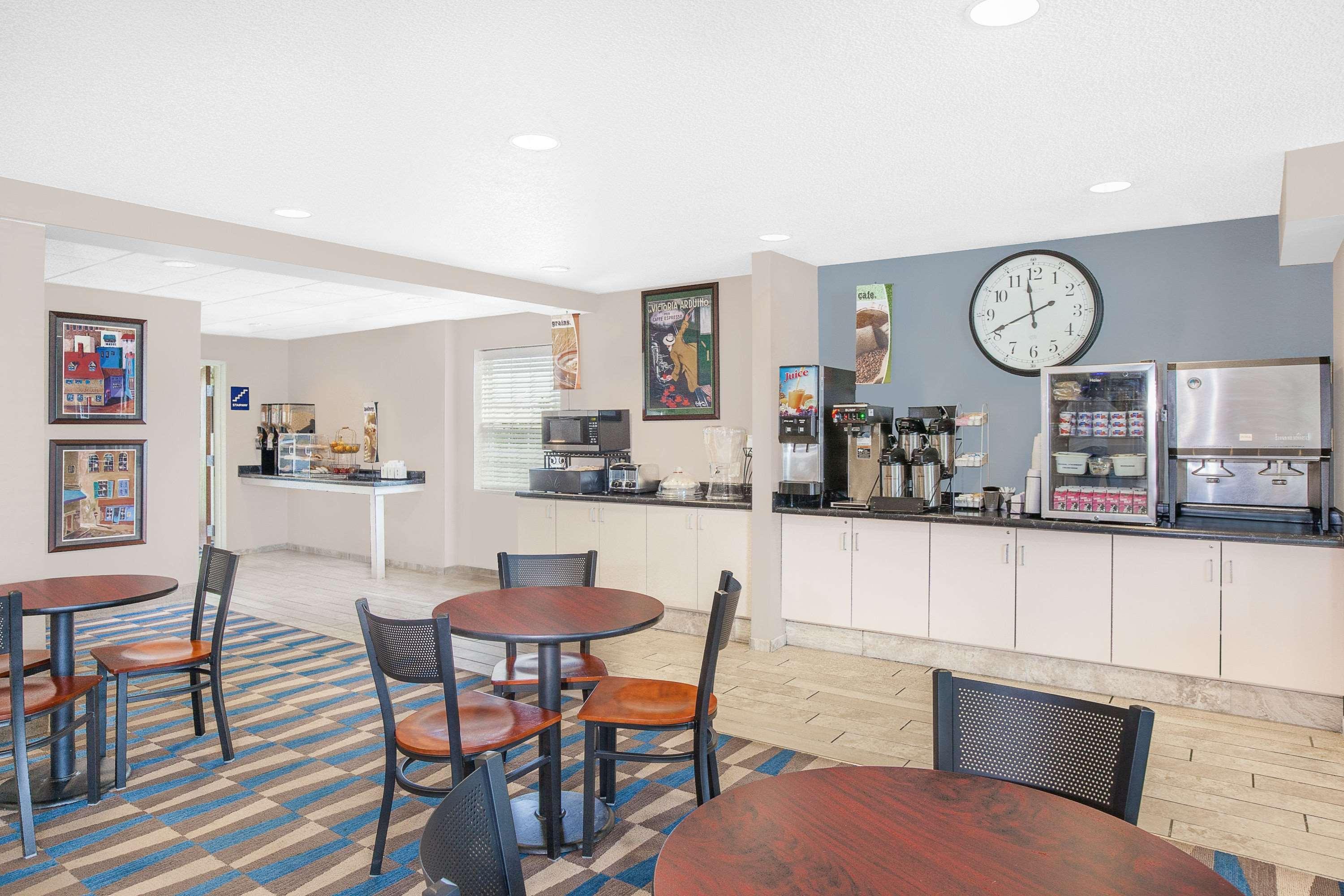 Microtel Inn & Suites By Wyndham Clear Lake 17/25