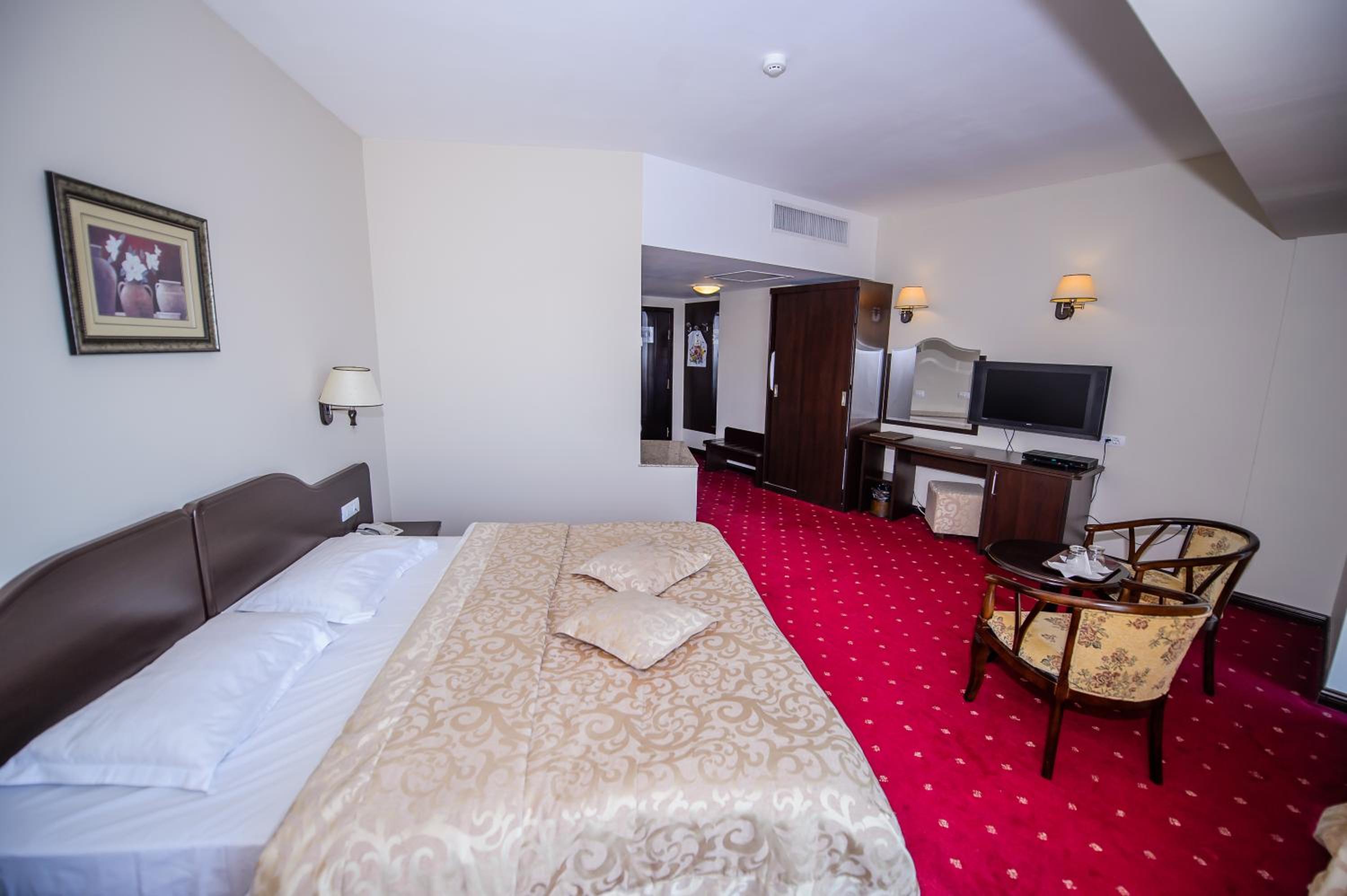 Esplanada Hotel 12/50