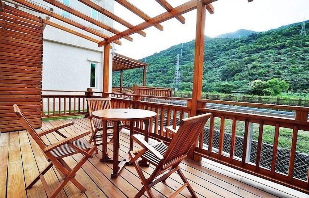Cai Feng B&amp;B 25/37