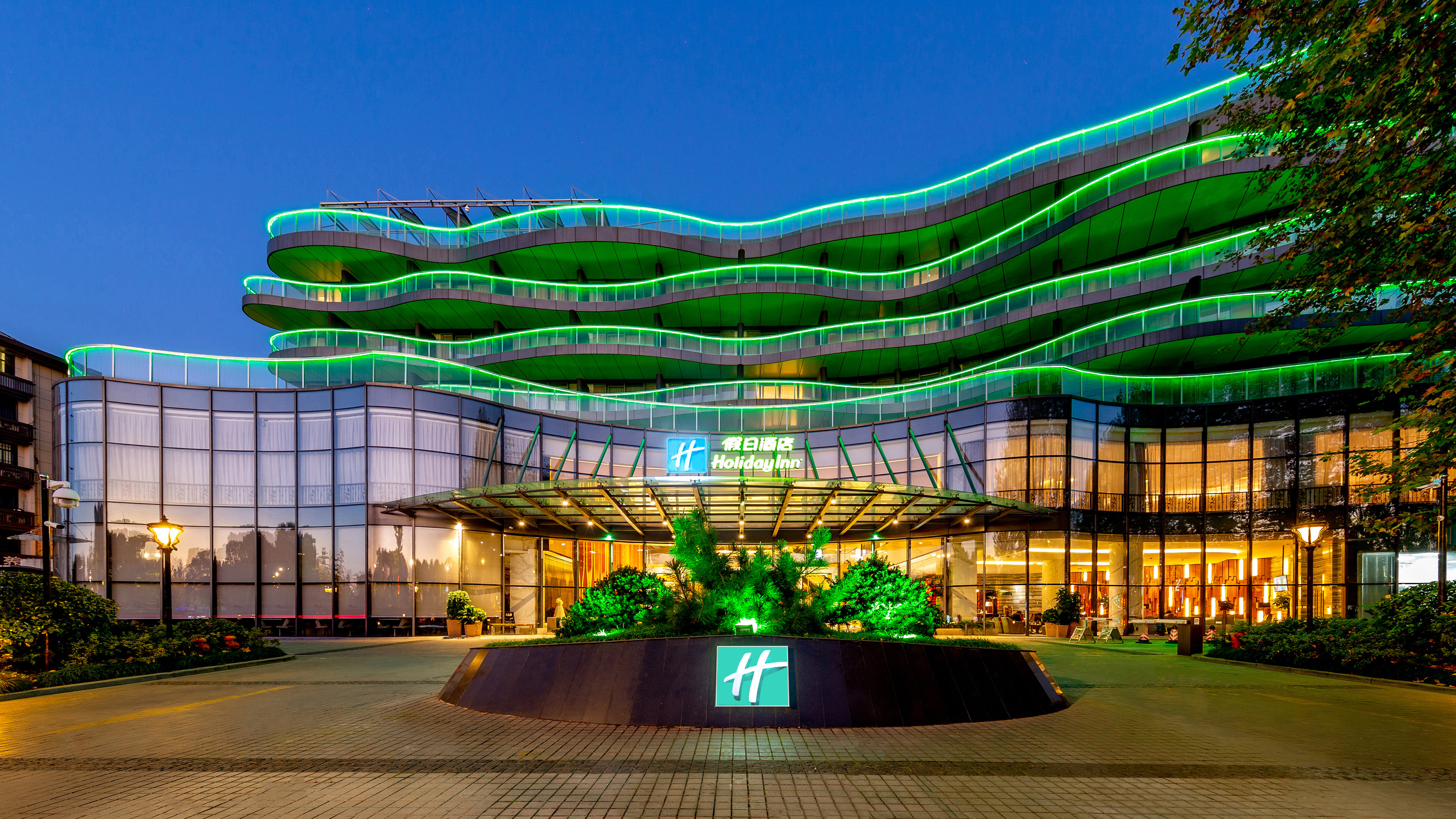 HOLIDAY INN NANJING XUANWU LAKE 4/77
