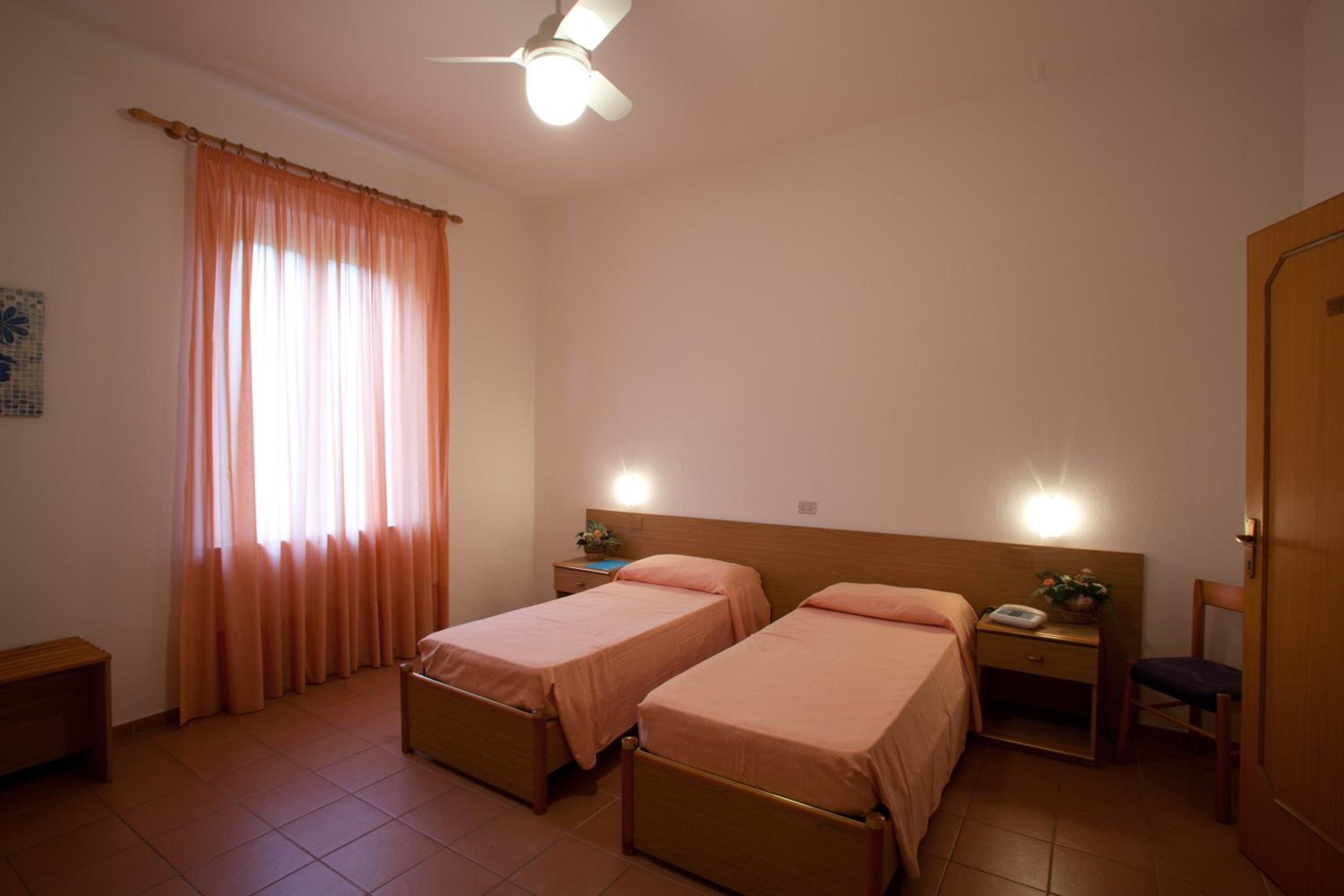 MODERNO HOTEL 8/36