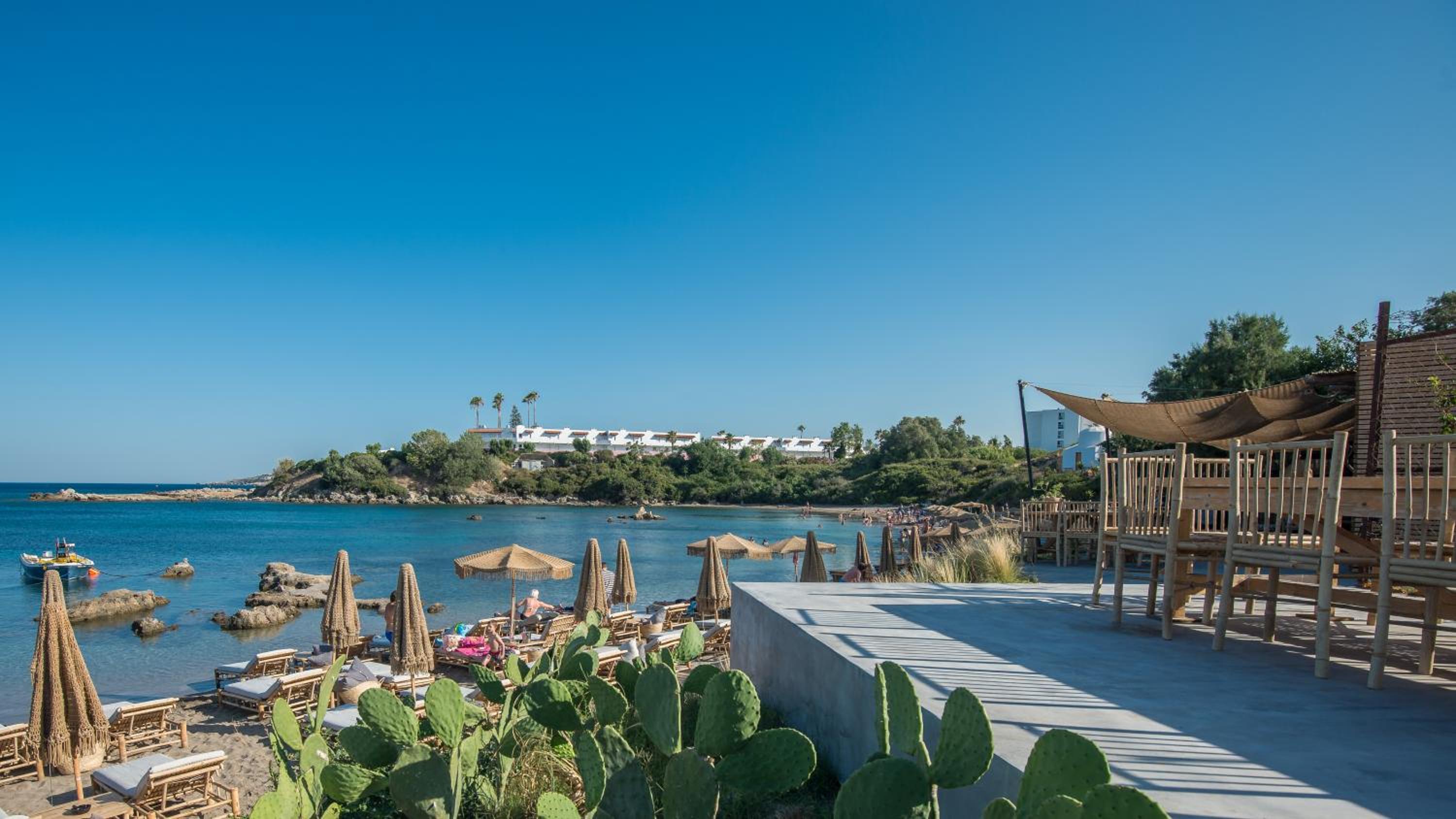 Amira Hotel 18/20
