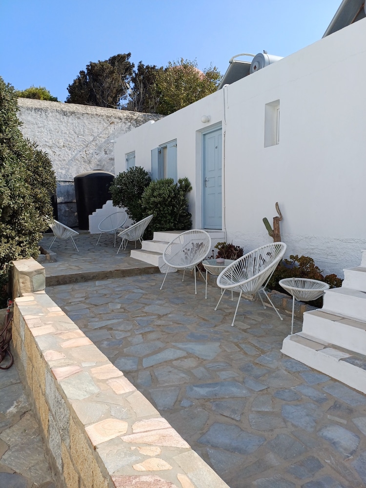 Manos Rooms 23/50